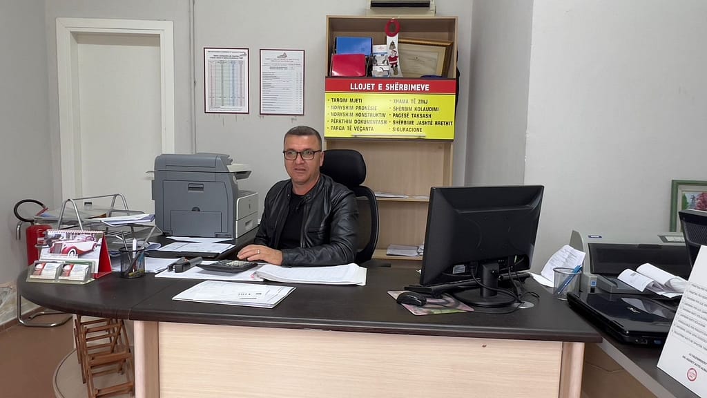 Altin titola 3AL agenzia pratiche auto a Durazzo Altin-titolare-agenzia-pratiche auto