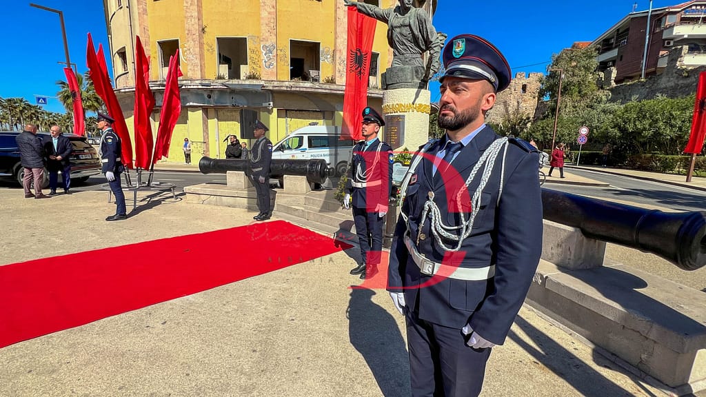 Picchetto d'onore a Mujo Ulqinaku