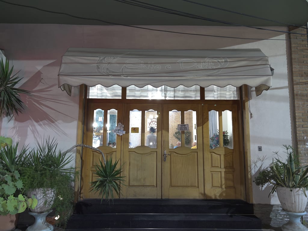 Shije e Detit-Ingresso-Ristorante 